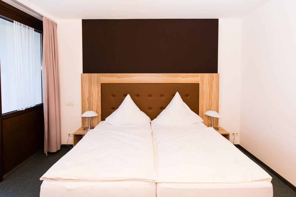Hotel Roeb Nideggen Quarto foto
